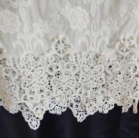 Beautiful white lace blouse - Picture 7 of 15